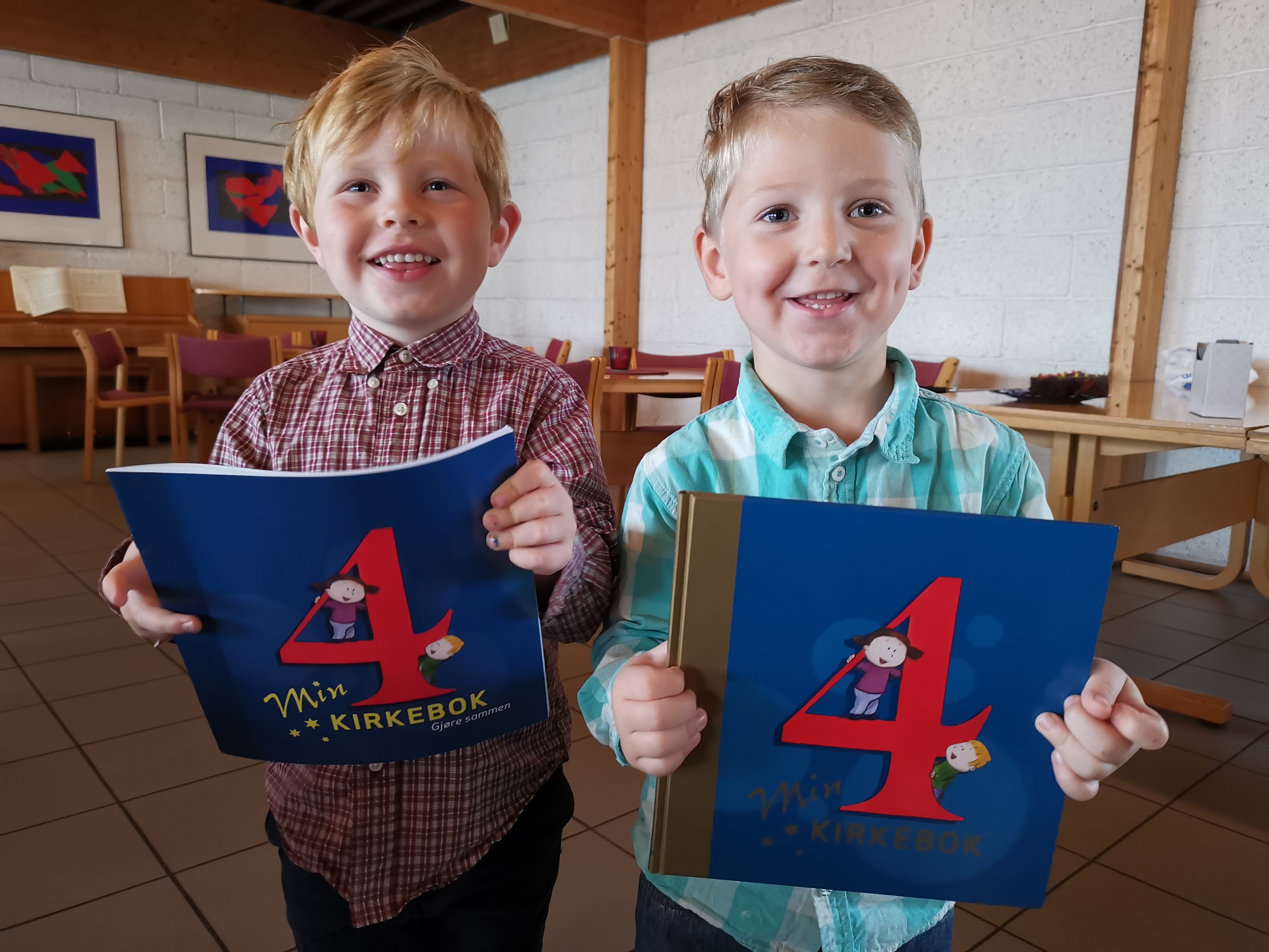 To gutter holder hver sin 4-årsbok.